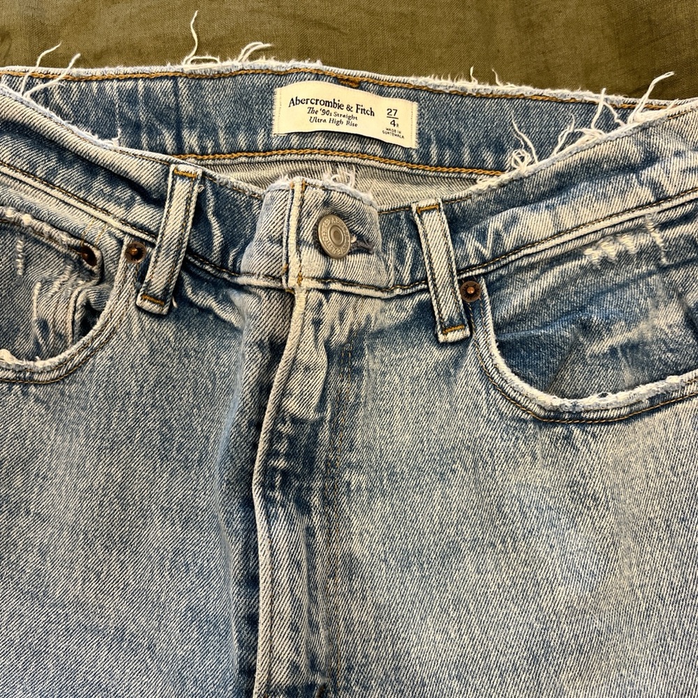 Abercrombie & Fitch 90’s STRAIGHT ULTRA HIGH RISE - Picture 3 of 5